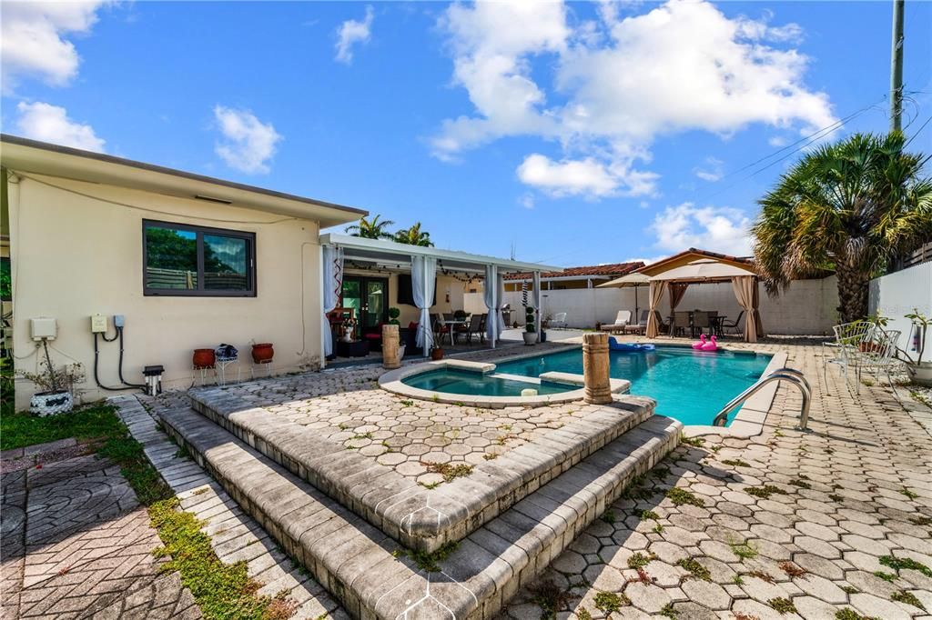 For Sale: $825,000 (4 beds, 3 baths, 2003 Square Feet)