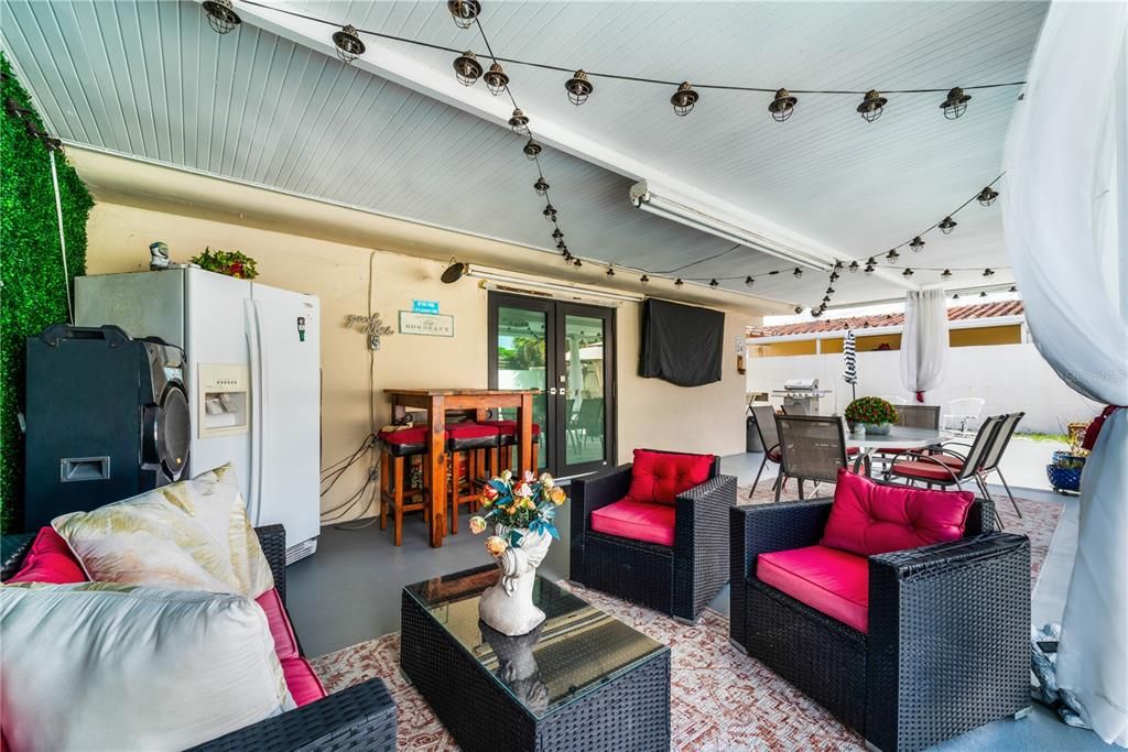 For Sale: $825,000 (4 beds, 3 baths, 2003 Square Feet)