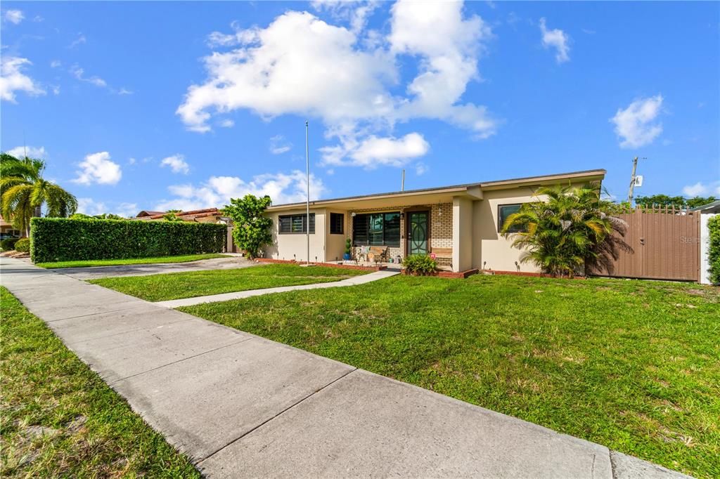 For Sale: $825,000 (4 beds, 3 baths, 2003 Square Feet)