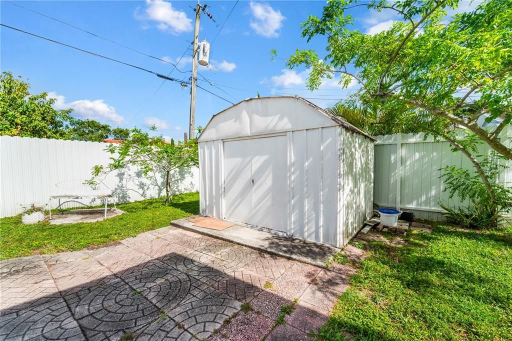 For Sale: $825,000 (4 beds, 3 baths, 2003 Square Feet)