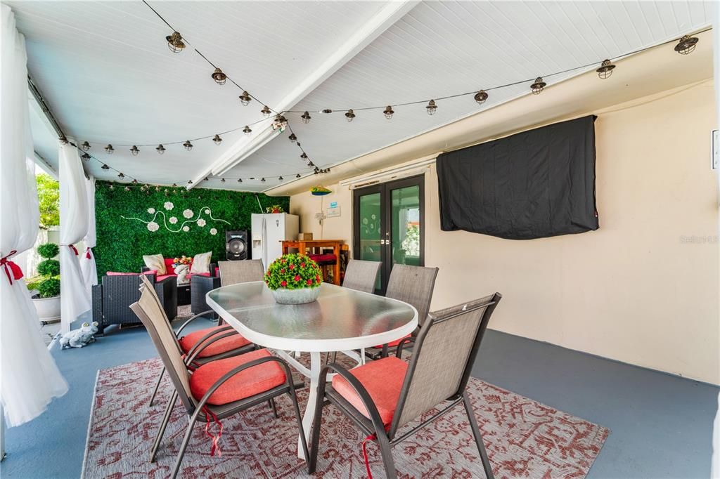 For Sale: $825,000 (4 beds, 3 baths, 2003 Square Feet)