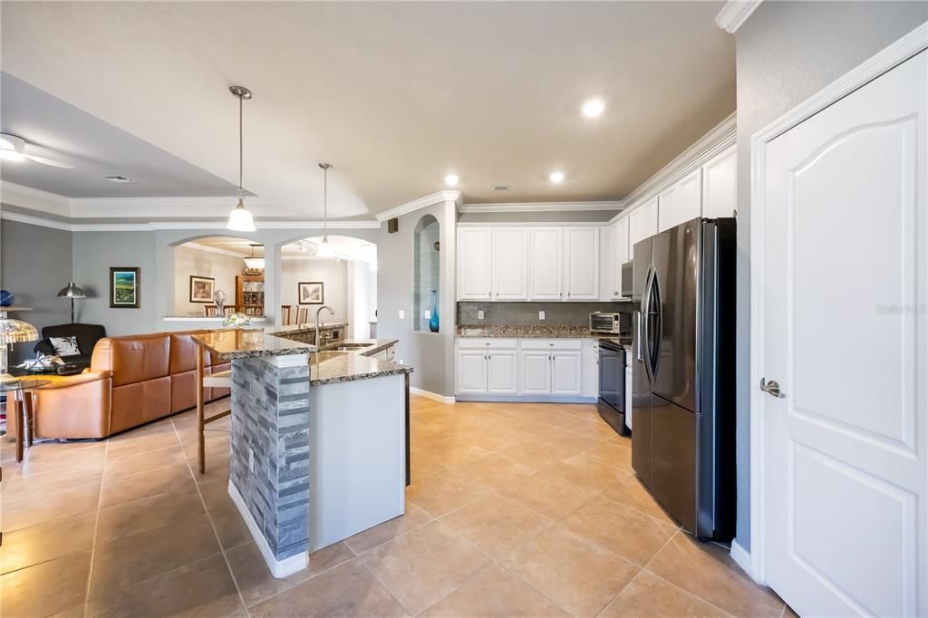 待售: $599,000 (4 贝兹, 2 浴室, 2251 平方英尺)