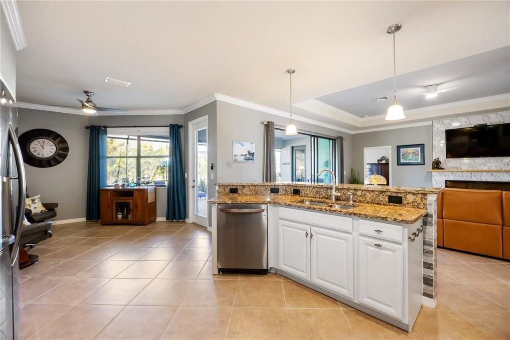 待售: $599,000 (4 贝兹, 2 浴室, 2251 平方英尺)