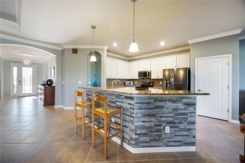 待售: $599,000 (4 贝兹, 2 浴室, 2251 平方英尺)