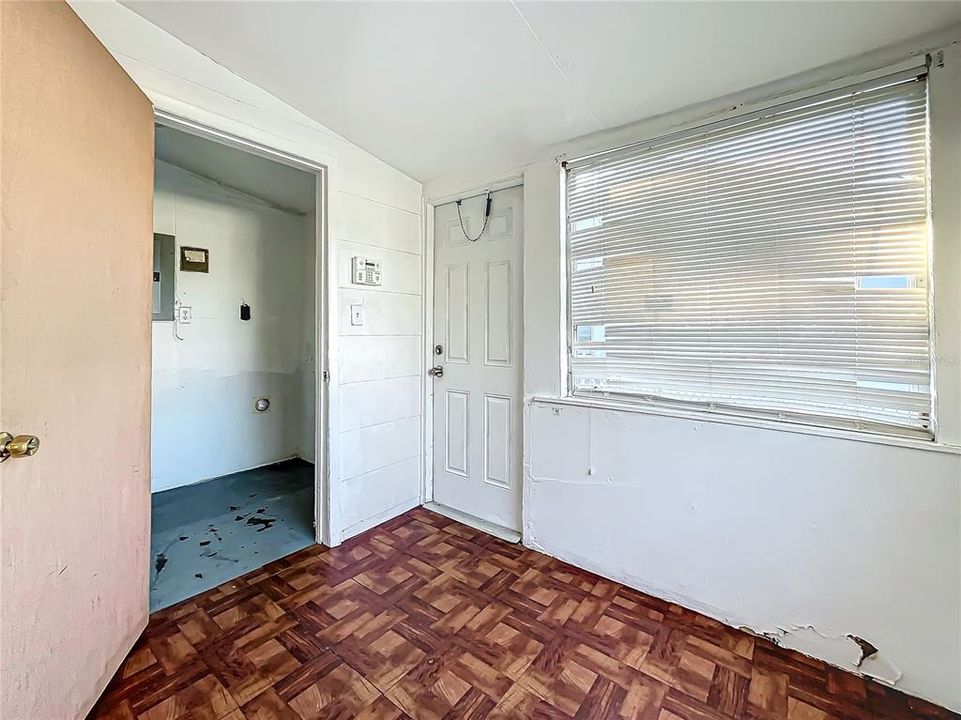For Sale: $169,900 (2 beds, 1 baths, 776 Square Feet)