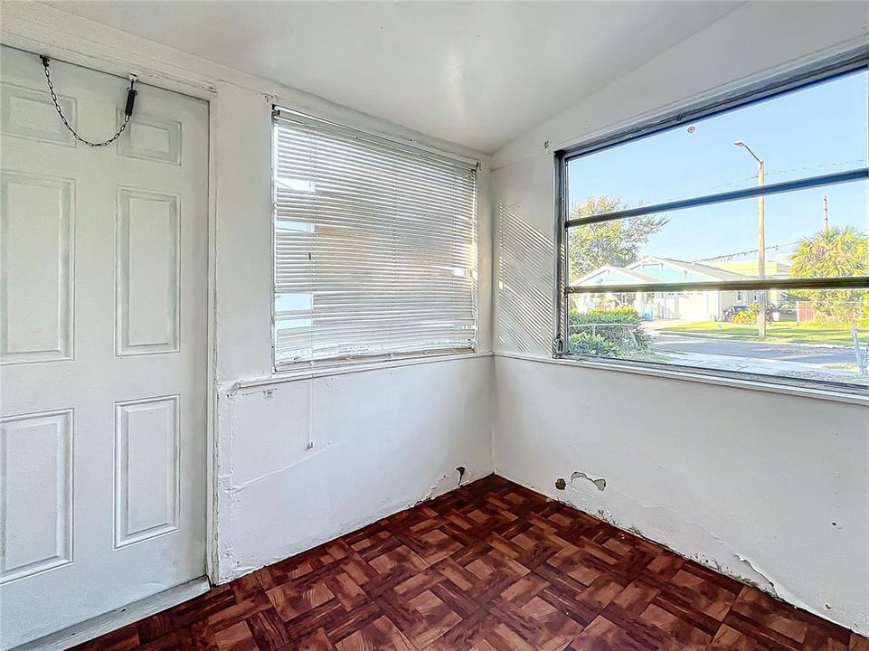 For Sale: $169,900 (2 beds, 1 baths, 776 Square Feet)