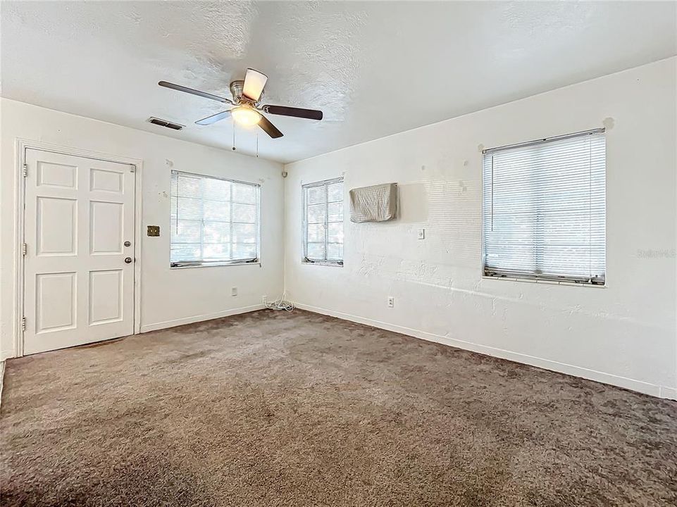 For Sale: $169,900 (2 beds, 1 baths, 776 Square Feet)