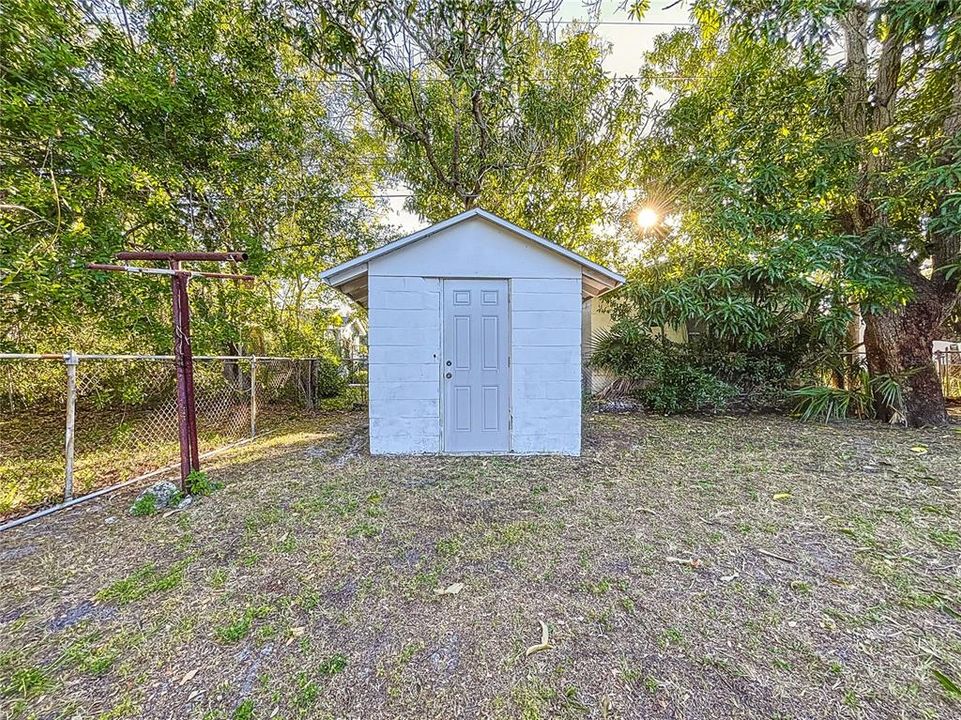 For Sale: $169,900 (2 beds, 1 baths, 776 Square Feet)