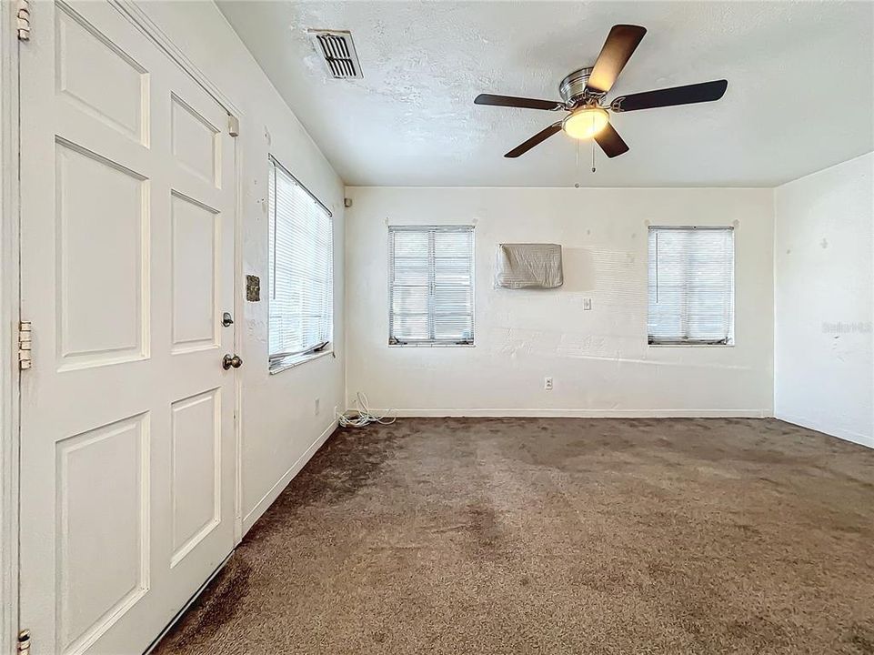 For Sale: $169,900 (2 beds, 1 baths, 776 Square Feet)