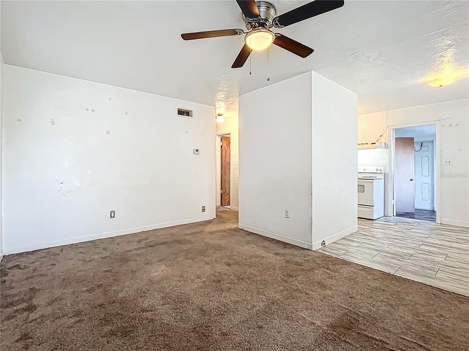 For Sale: $169,900 (2 beds, 1 baths, 776 Square Feet)