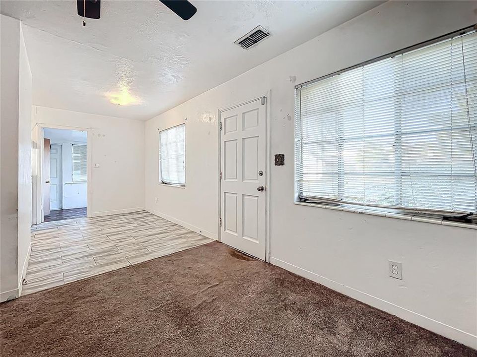 For Sale: $169,900 (2 beds, 1 baths, 776 Square Feet)