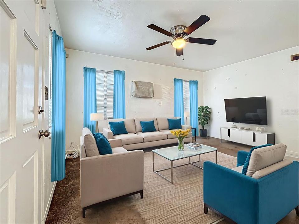 For Sale: $169,900 (2 beds, 1 baths, 776 Square Feet)