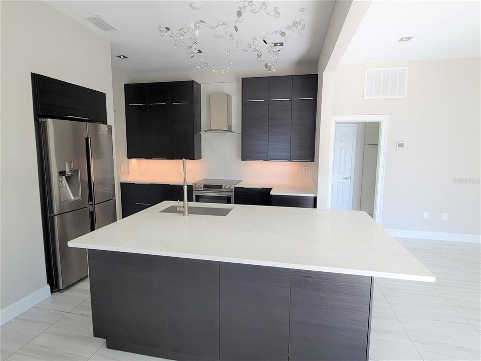 出租: $4,500 (3 贝兹, 3 浴室, 2970 平方英尺)