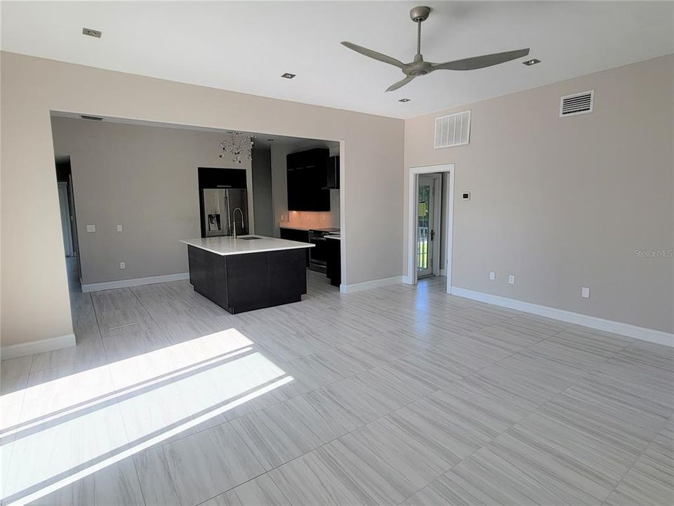 出租: $4,500 (3 贝兹, 3 浴室, 2970 平方英尺)