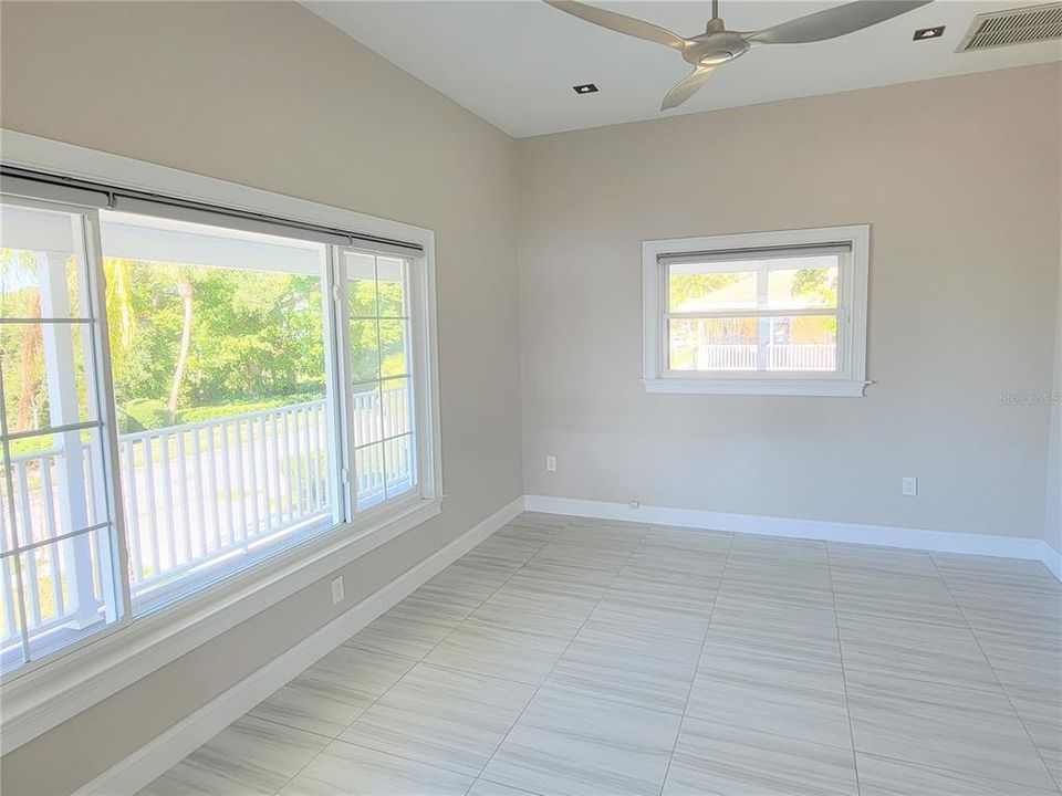 出租: $4,500 (3 贝兹, 3 浴室, 2970 平方英尺)