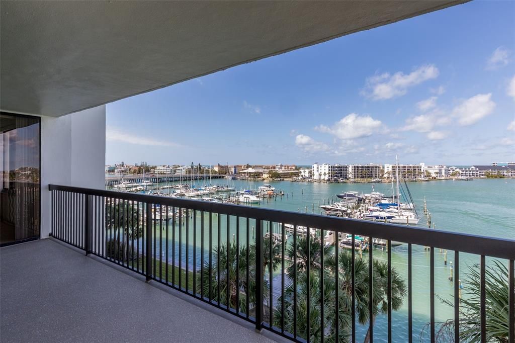 For Sale: $700,000 (2 beds, 2 baths, 1430 Square Feet)