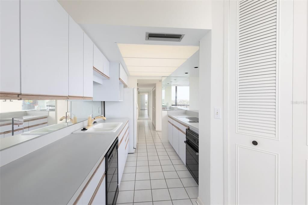 For Sale: $700,000 (2 beds, 2 baths, 1430 Square Feet)