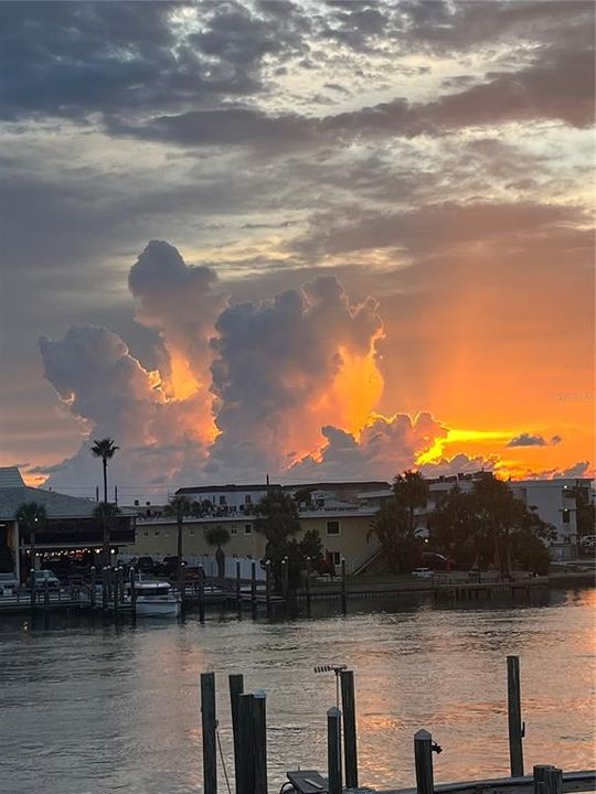 На продажу: $667,000 (2 спален, 2 ванн, 1430 Квадратных фут)