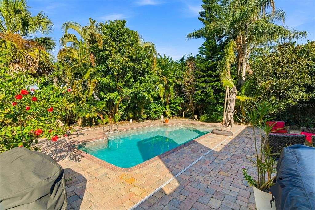 For Sale: $915,000 (4 beds, 2 baths, 3364 Square Feet)