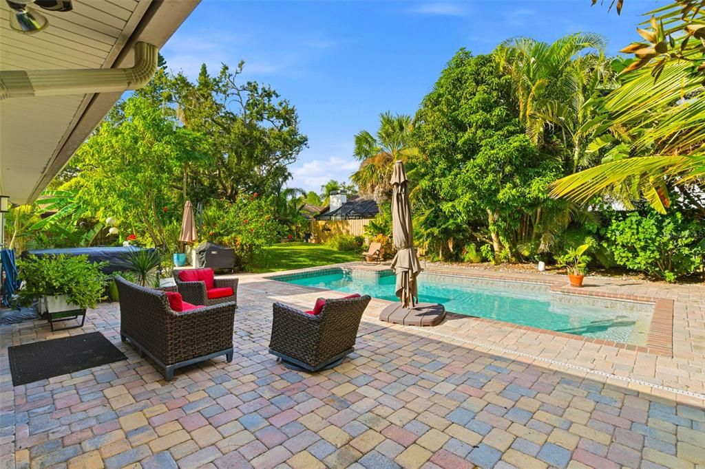 For Sale: $915,000 (4 beds, 2 baths, 3364 Square Feet)