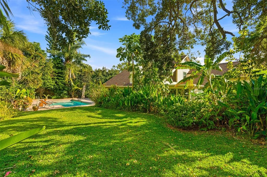 For Sale: $915,000 (4 beds, 2 baths, 3364 Square Feet)