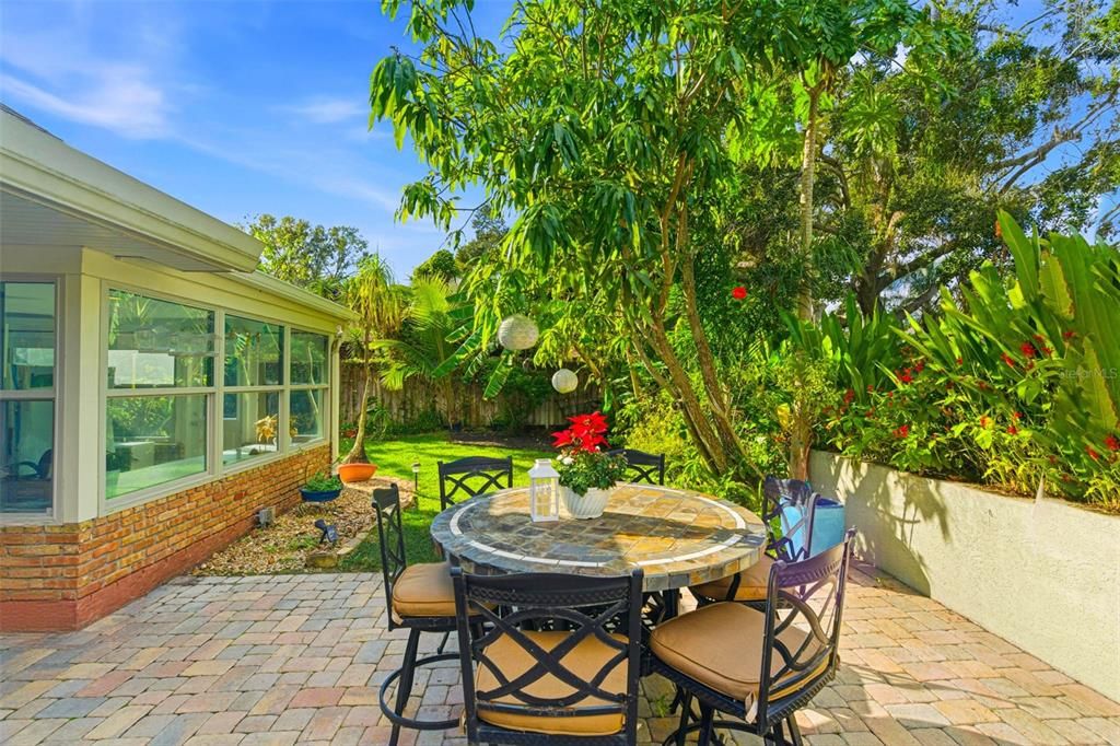 For Sale: $915,000 (4 beds, 2 baths, 3364 Square Feet)