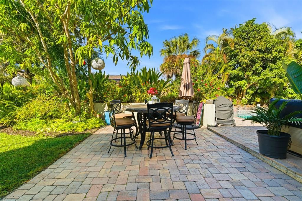 For Sale: $915,000 (4 beds, 2 baths, 3364 Square Feet)