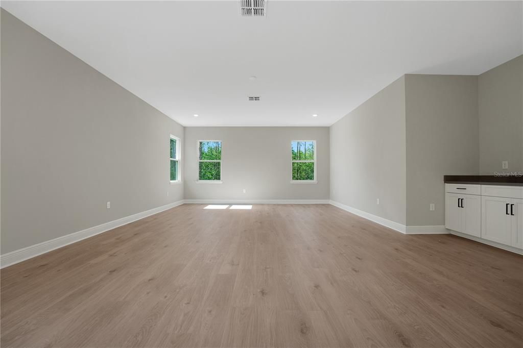 For Sale: $1,104,772 (6 beds, 3 baths, 3550 Square Feet)