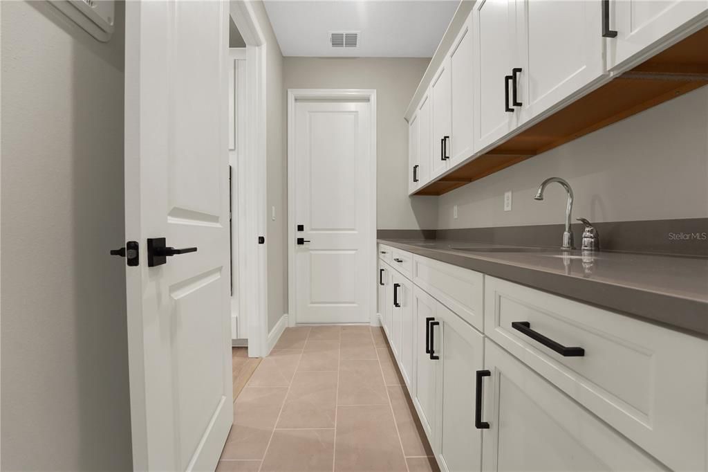 For Sale: $1,104,772 (6 beds, 3 baths, 3550 Square Feet)