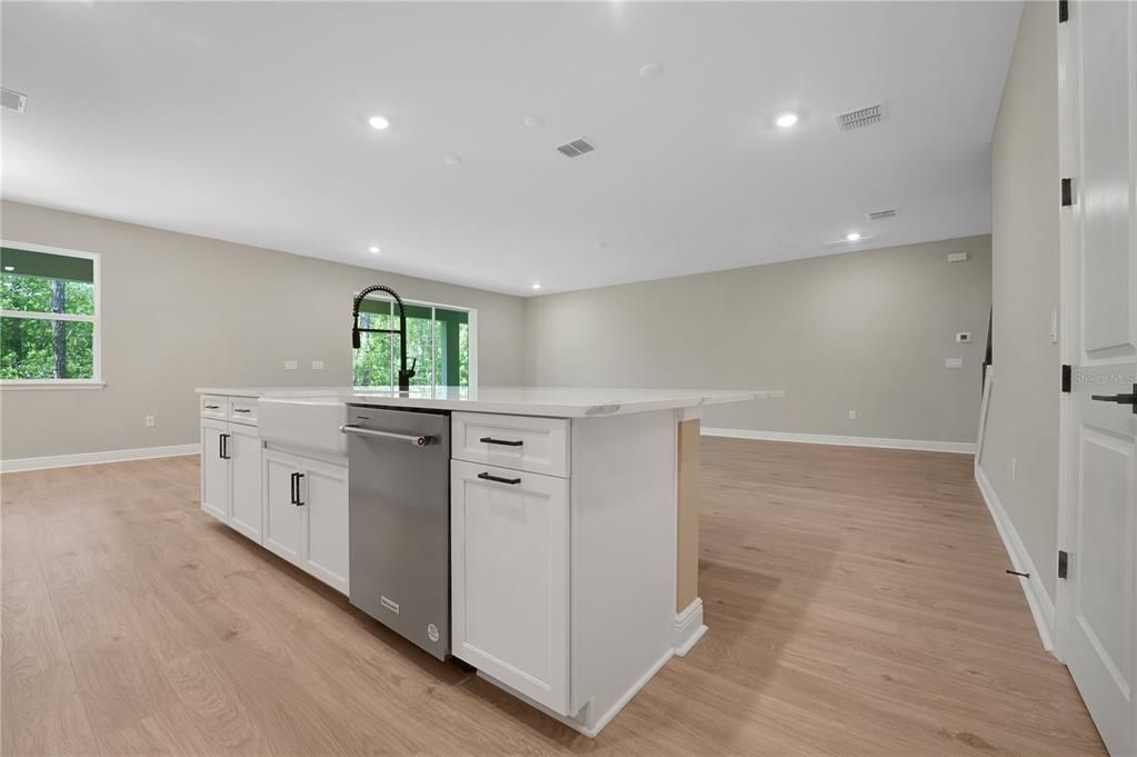 For Sale: $1,104,772 (6 beds, 3 baths, 3550 Square Feet)