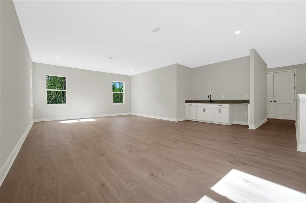 For Sale: $1,104,772 (6 beds, 3 baths, 3550 Square Feet)