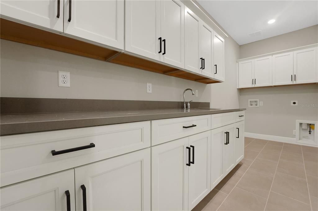 For Sale: $1,104,772 (6 beds, 3 baths, 3550 Square Feet)