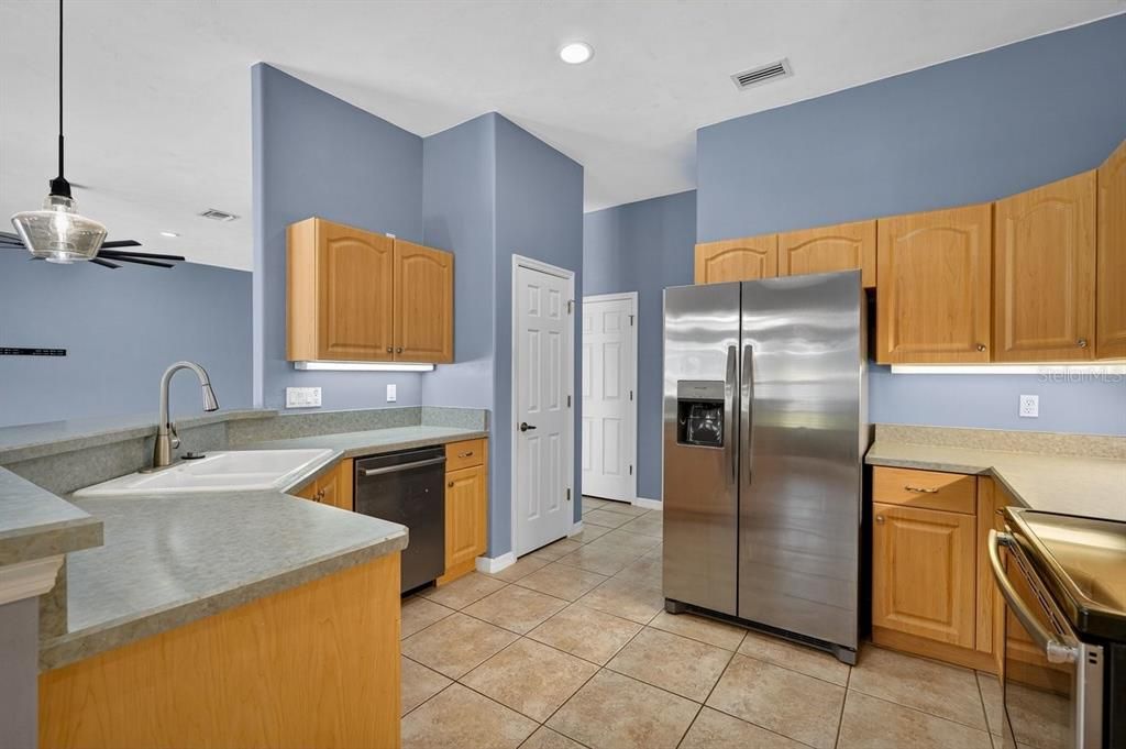 For Sale: $485,000 (4 beds, 3 baths, 2541 Square Feet)