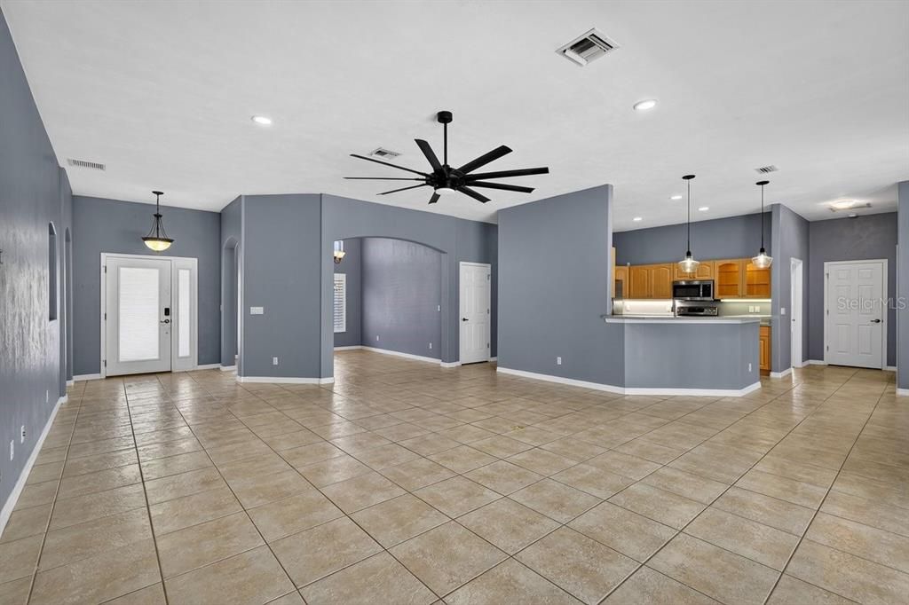 For Sale: $485,000 (4 beds, 3 baths, 2541 Square Feet)