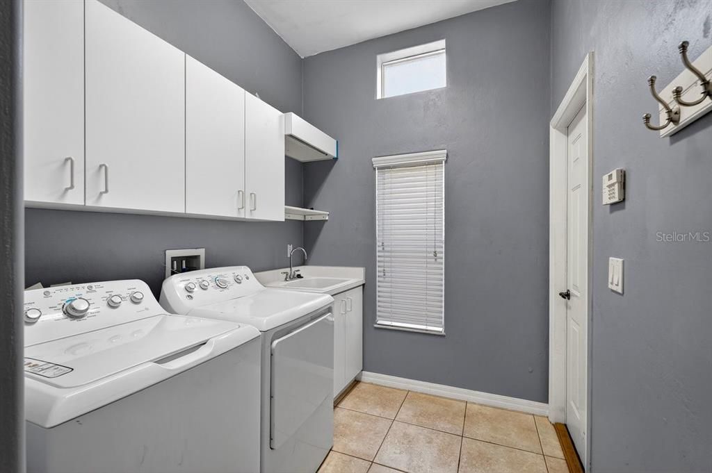 For Sale: $485,000 (4 beds, 3 baths, 2541 Square Feet)