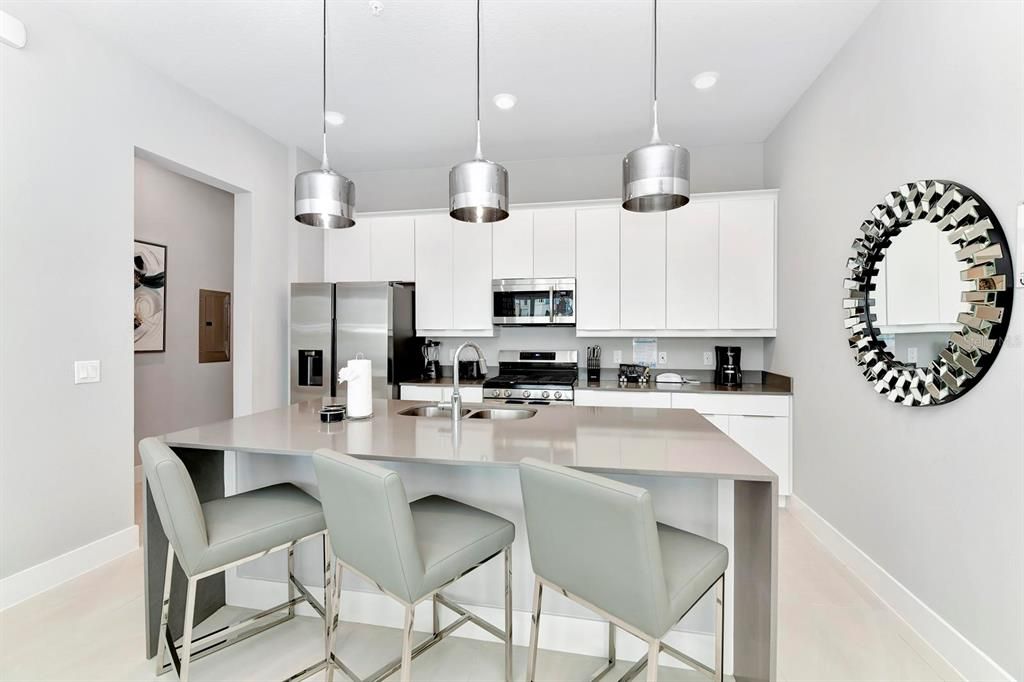 出租: $2,500 (3 贝兹, 3 浴室, 1500 平方英尺)