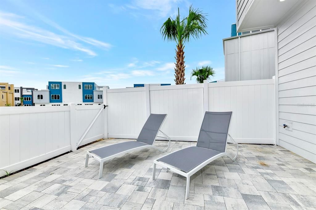 出租: $2,500 (3 贝兹, 3 浴室, 1500 平方英尺)