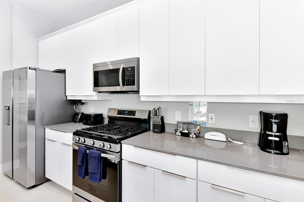 出租: $2,500 (3 贝兹, 3 浴室, 1500 平方英尺)