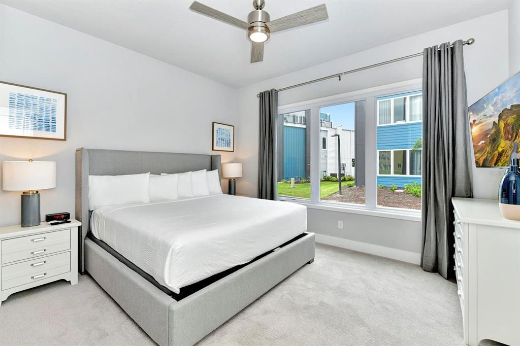 出租: $2,500 (3 贝兹, 3 浴室, 1500 平方英尺)