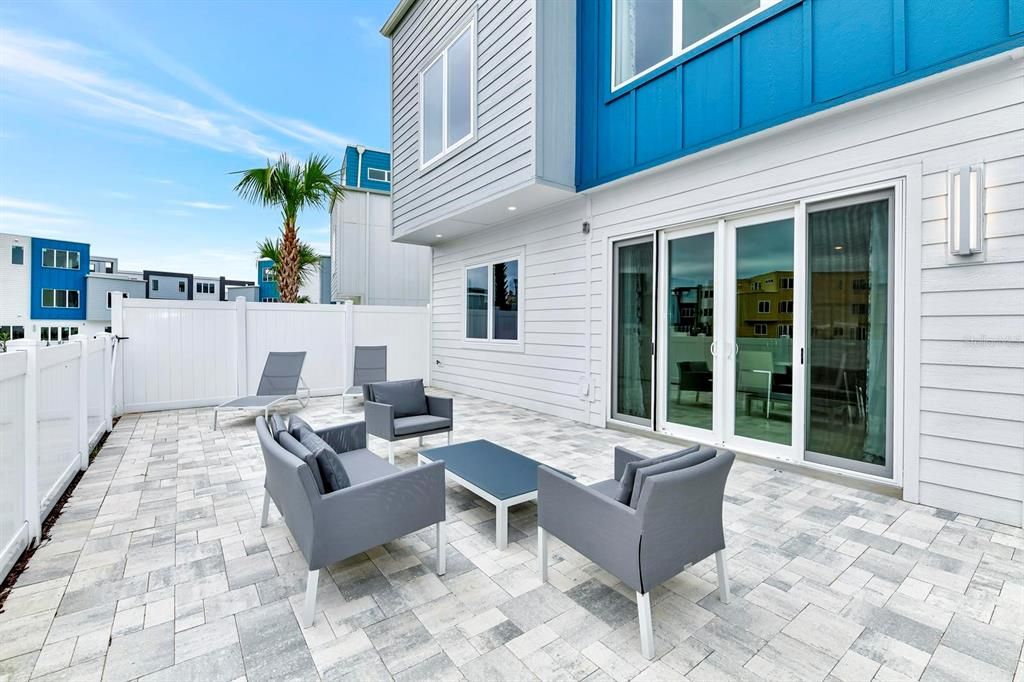 出租: $2,500 (3 贝兹, 3 浴室, 1500 平方英尺)