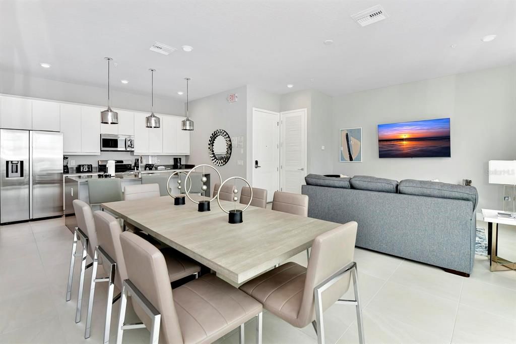 出租: $2,500 (3 贝兹, 3 浴室, 1500 平方英尺)