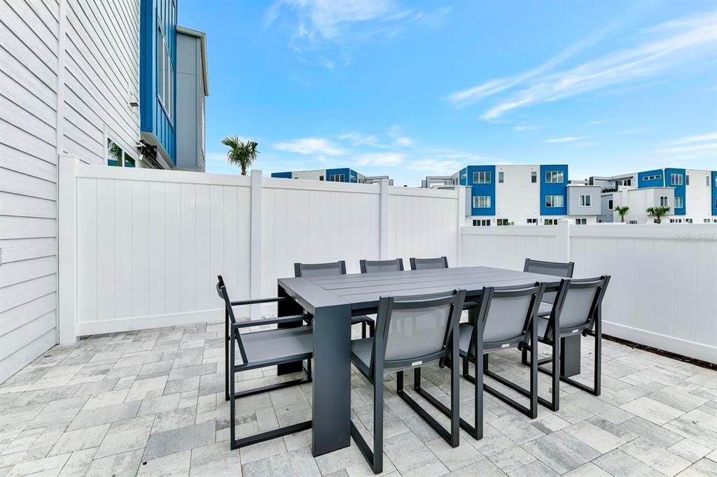 出租: $2,500 (3 贝兹, 3 浴室, 1500 平方英尺)