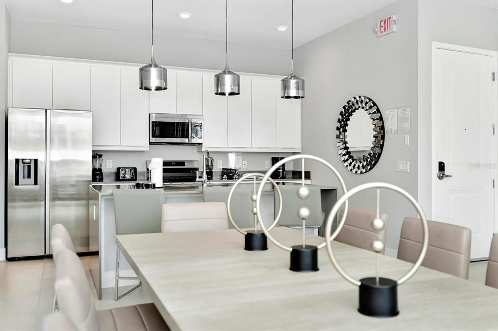 出租: $2,500 (3 贝兹, 3 浴室, 1500 平方英尺)