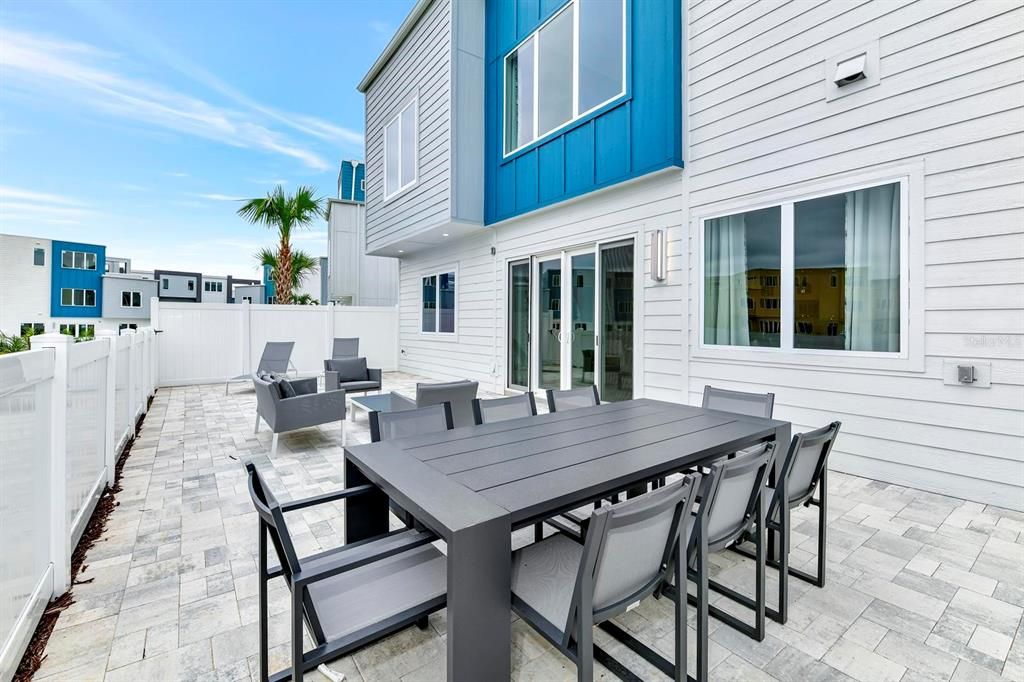 出租: $2,500 (3 贝兹, 3 浴室, 1500 平方英尺)