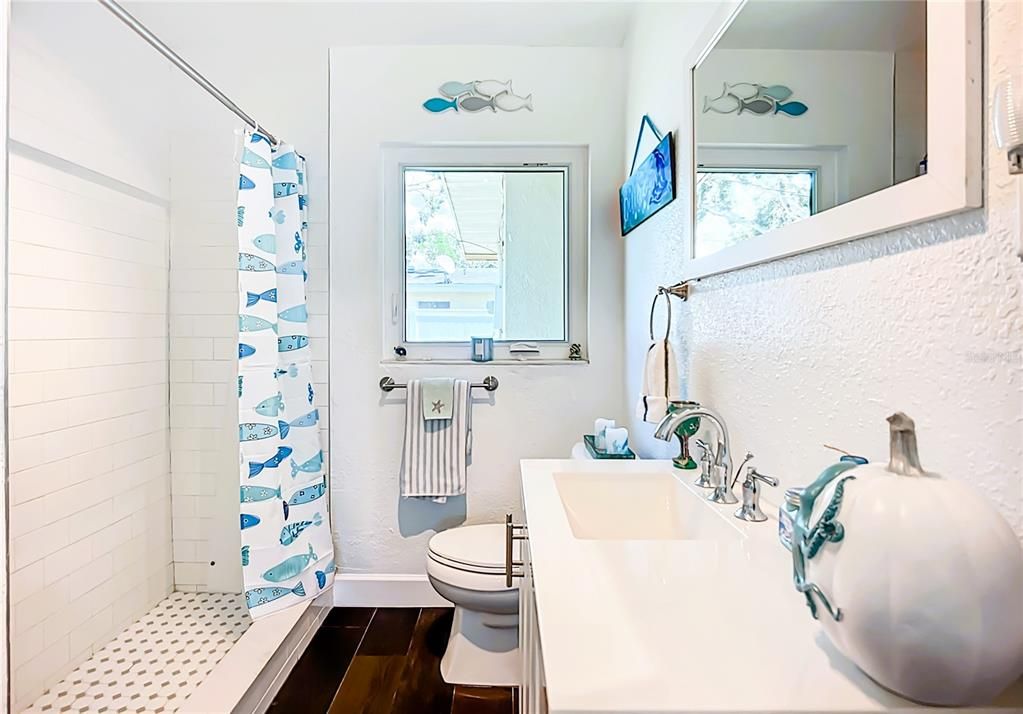 На продажу: $282,500 (3 спален, 1 ванн, 912 Квадратных фут)