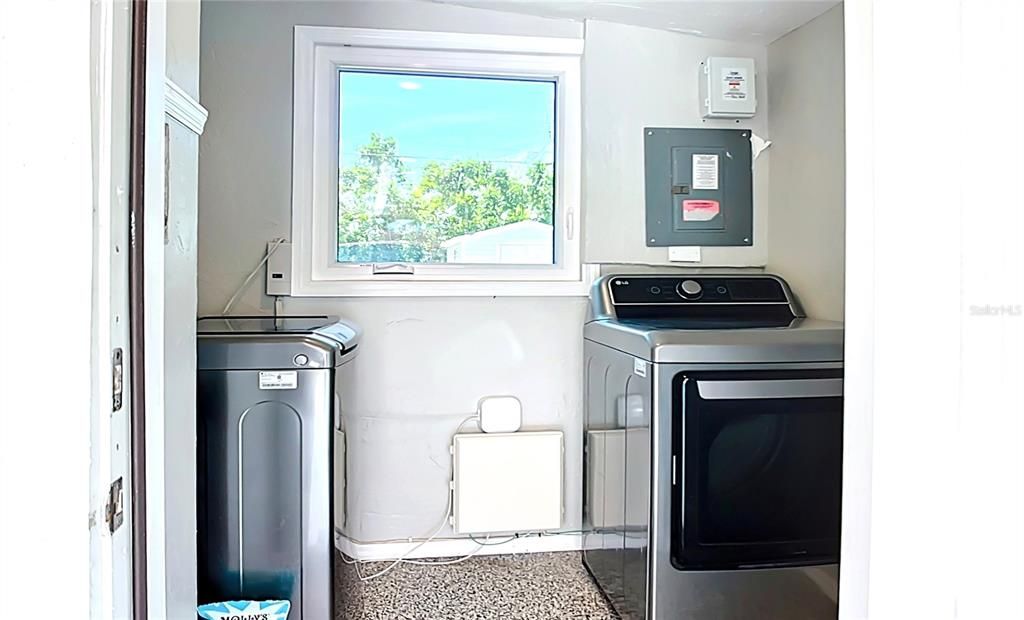 На продажу: $282,500 (3 спален, 1 ванн, 912 Квадратных фут)