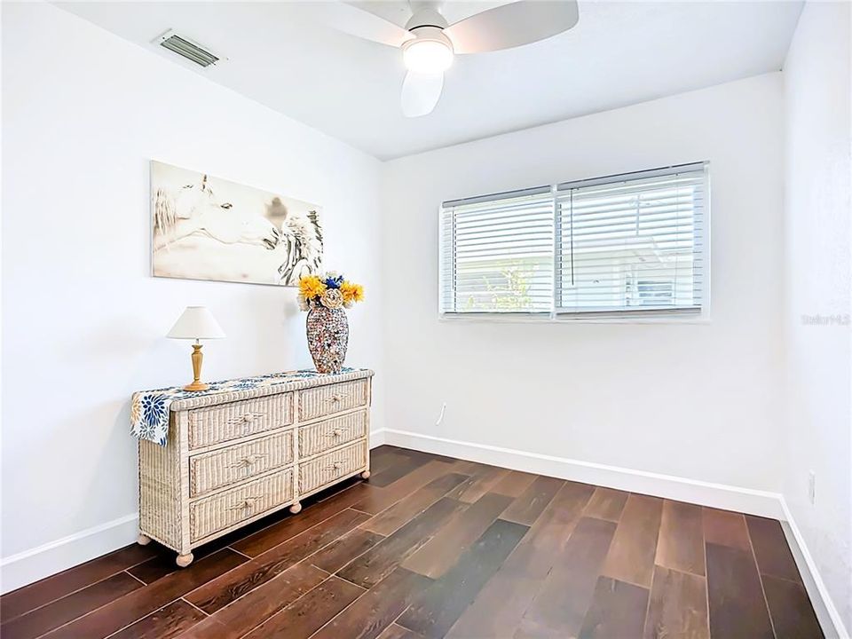 На продажу: $282,500 (3 спален, 1 ванн, 912 Квадратных фут)