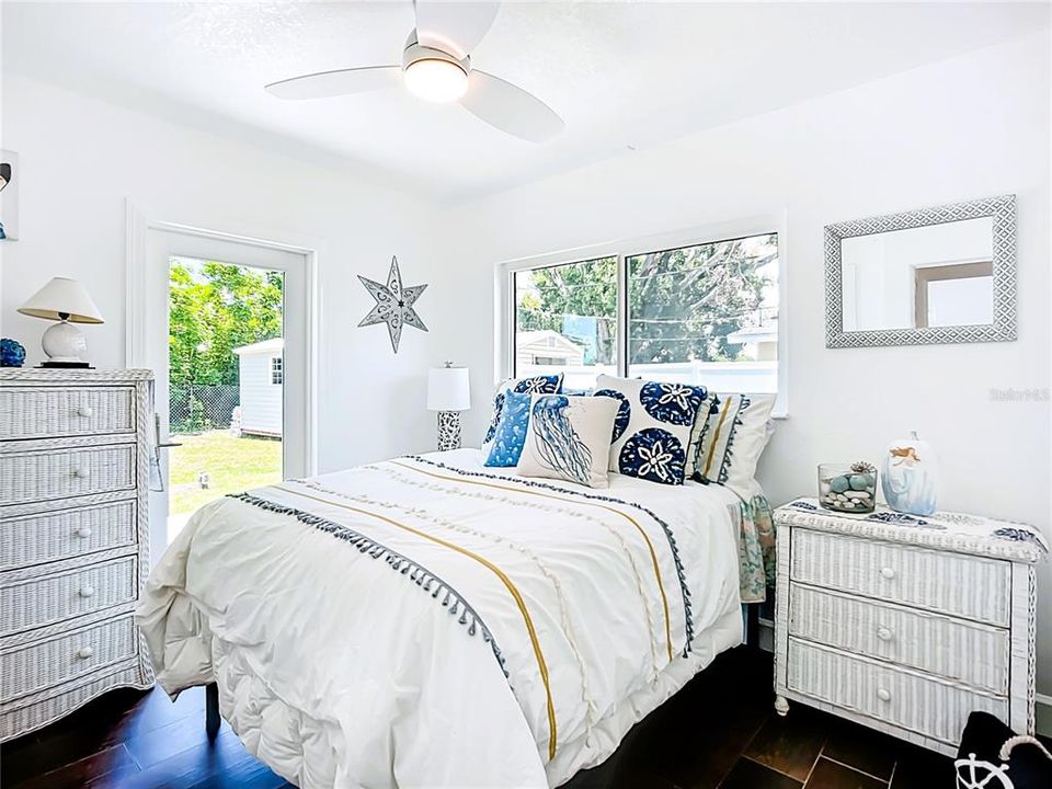 На продажу: $282,500 (3 спален, 1 ванн, 912 Квадратных фут)