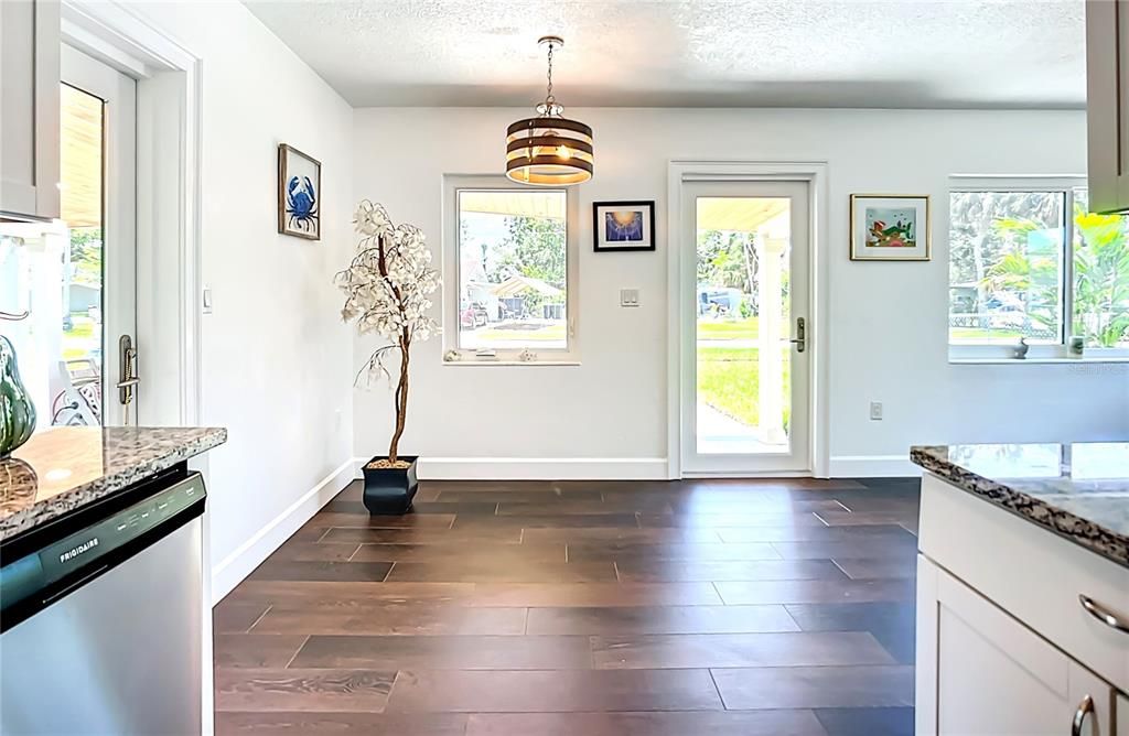 На продажу: $282,500 (3 спален, 1 ванн, 912 Квадратных фут)