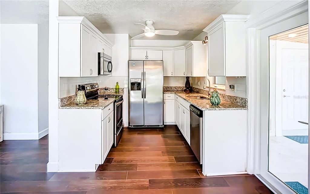 На продажу: $282,500 (3 спален, 1 ванн, 912 Квадратных фут)